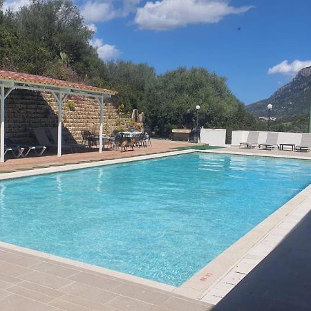 Hotel Valle Del Cedrino กัลเตลลิ ภายนอก รูปภาพ