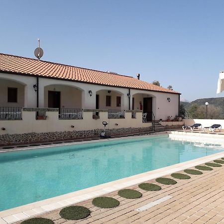 Hotel Valle Del Cedrino กัลเตลลิ ภายนอก รูปภาพ