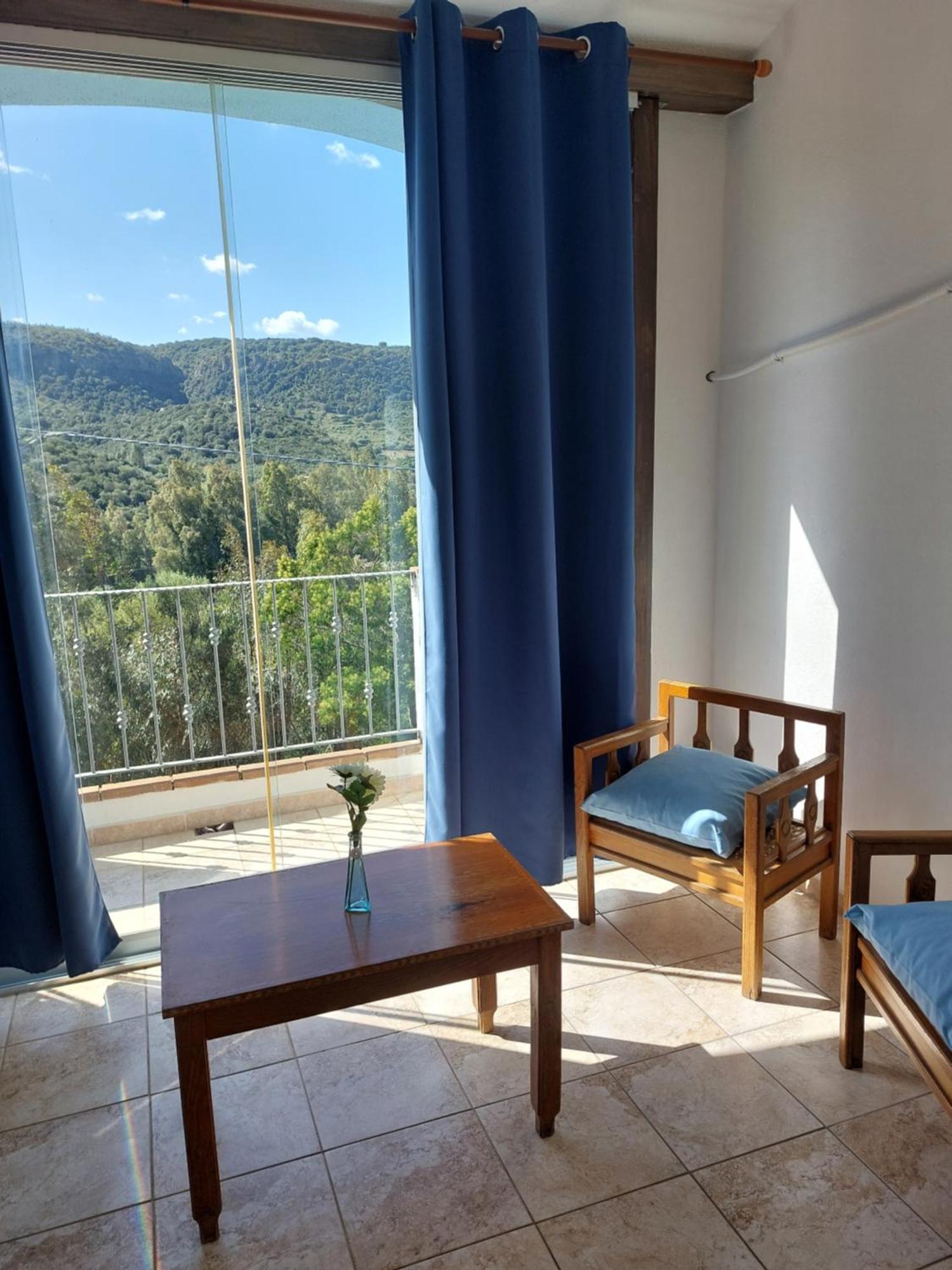 Hotel Valle Del Cedrino กัลเตลลิ ภายนอก รูปภาพ