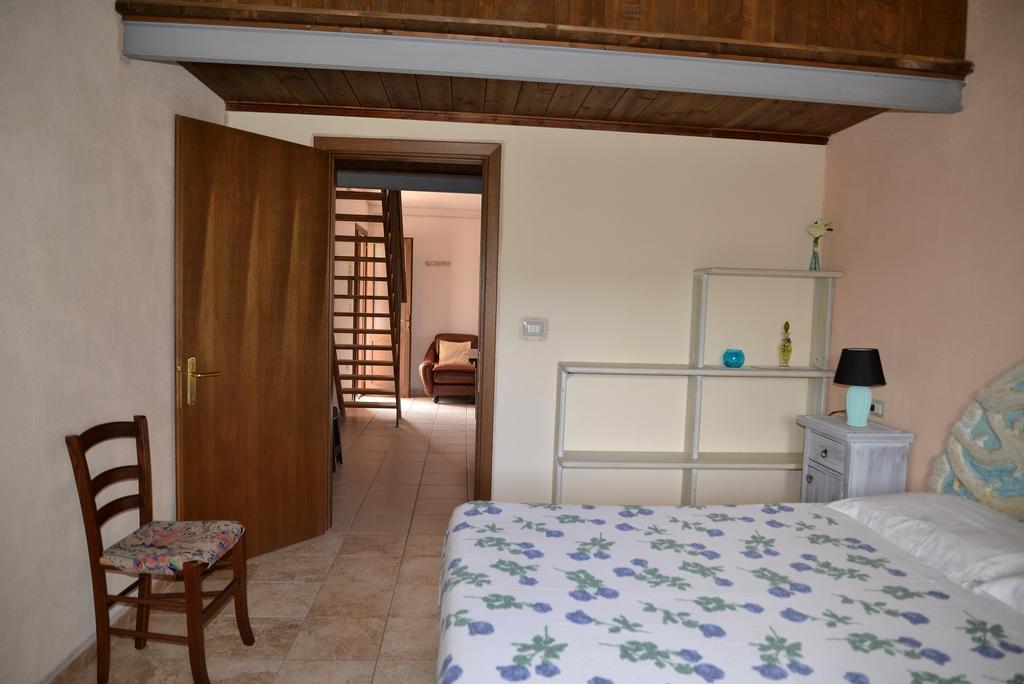 Hotel Valle Del Cedrino กัลเตลลิ ภายนอก รูปภาพ