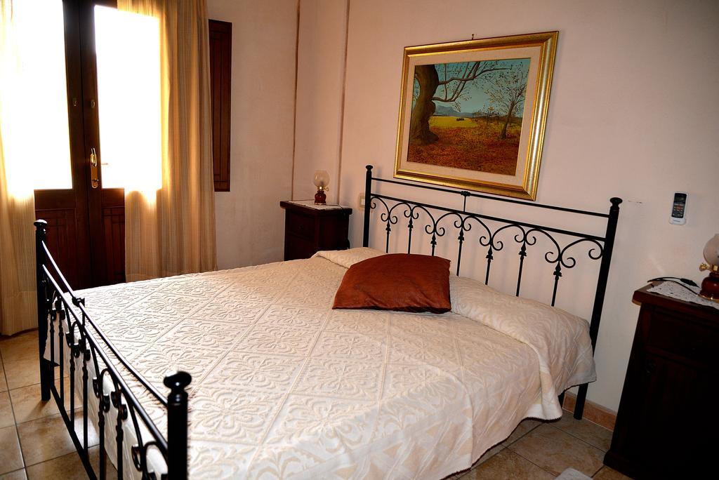 Hotel Valle Del Cedrino กัลเตลลิ ภายนอก รูปภาพ