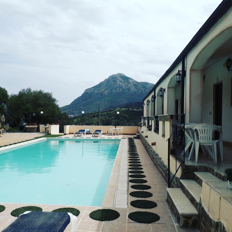 Hotel Valle Del Cedrino กัลเตลลิ ภายนอก รูปภาพ