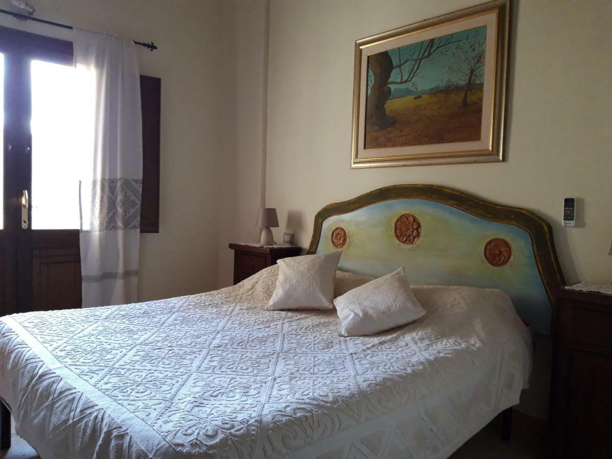 Hotel Valle Del Cedrino กัลเตลลิ ภายนอก รูปภาพ