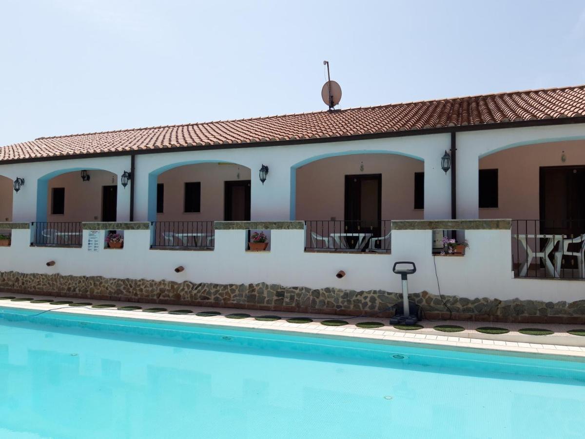 Hotel Valle Del Cedrino กัลเตลลิ ภายนอก รูปภาพ