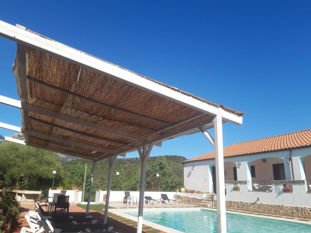 Hotel Valle Del Cedrino กัลเตลลิ ภายนอก รูปภาพ