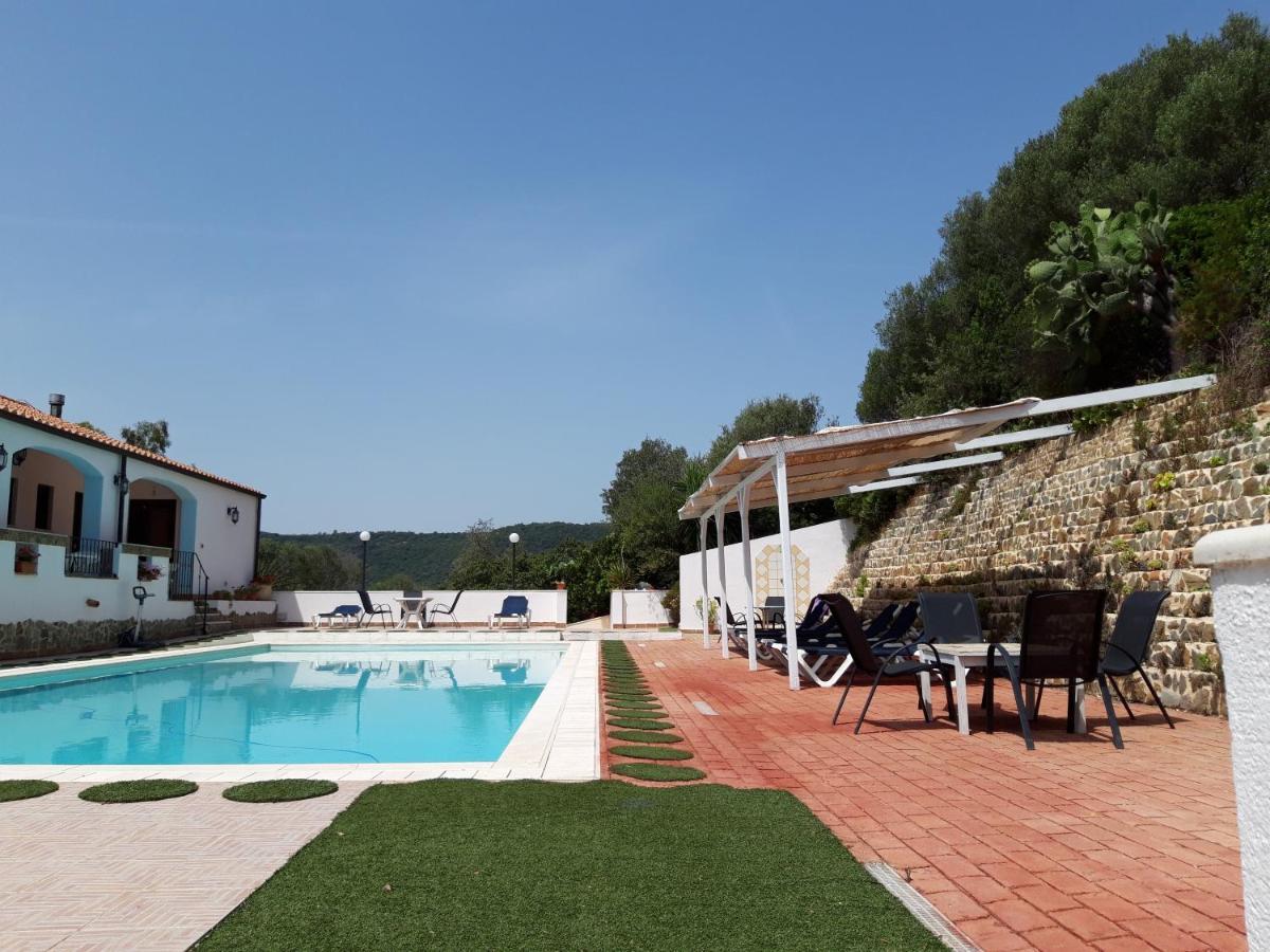Hotel Valle Del Cedrino กัลเตลลิ ภายนอก รูปภาพ