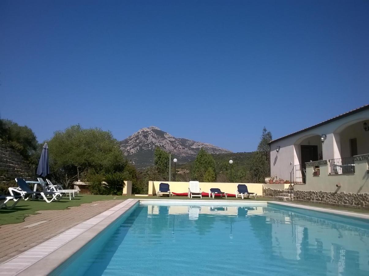 Hotel Valle Del Cedrino กัลเตลลิ ภายนอก รูปภาพ