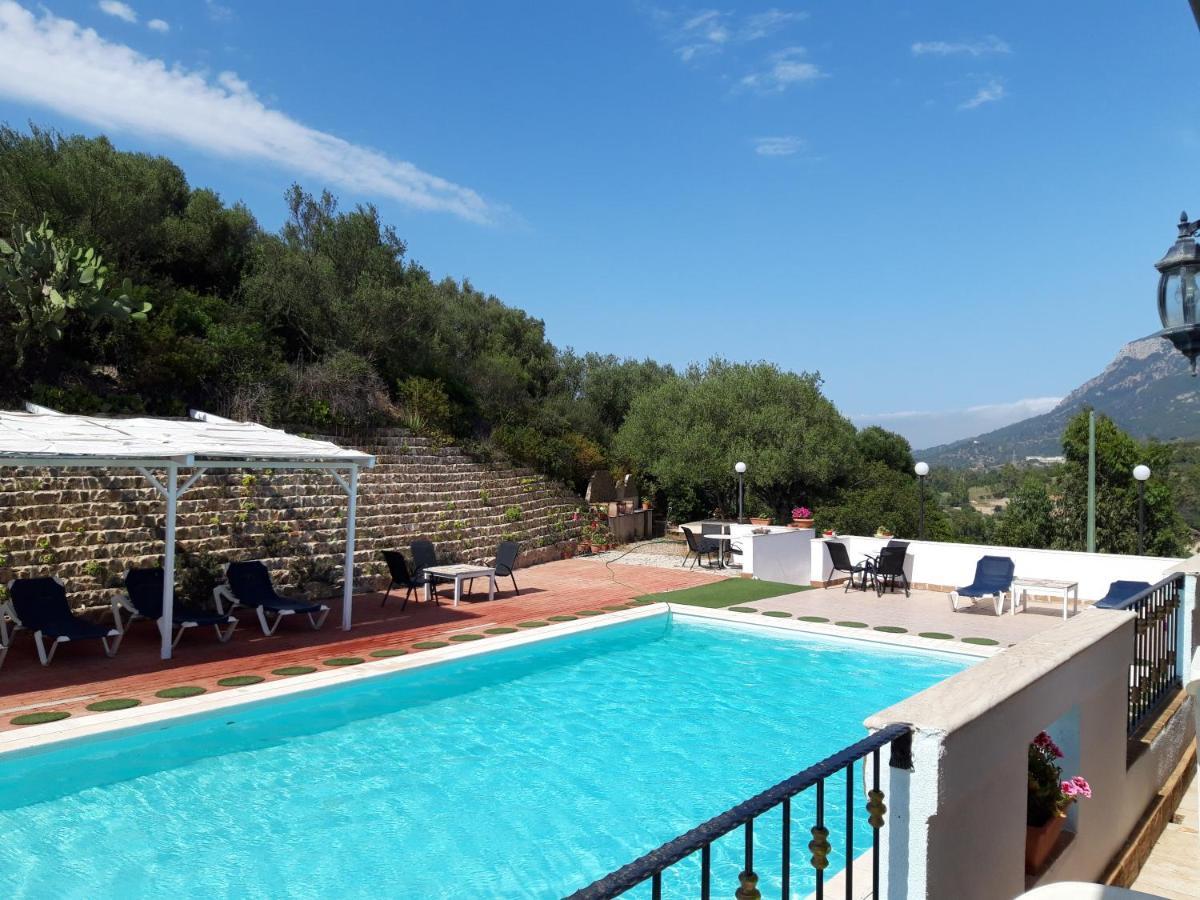 Hotel Valle Del Cedrino กัลเตลลิ ภายนอก รูปภาพ